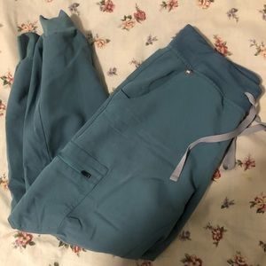 small petite hydrogreen figs joggers (SP) with (S) top